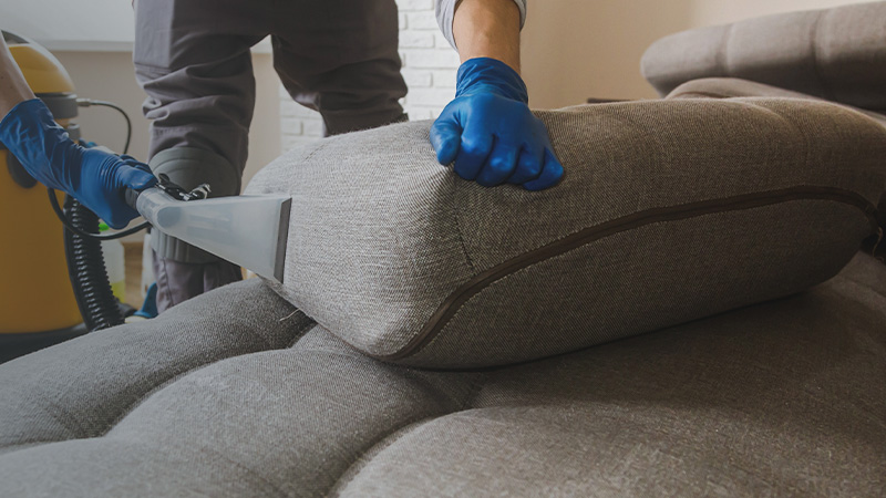 A guide explaining the pros and cons of both microfiber and kitchen towels